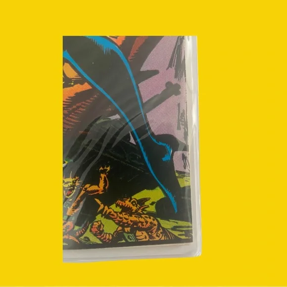 Ms. Marvel Comic Book - Picture 4 of 5